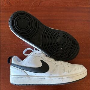 3/$20 ✨- Nike Low top Sneakers